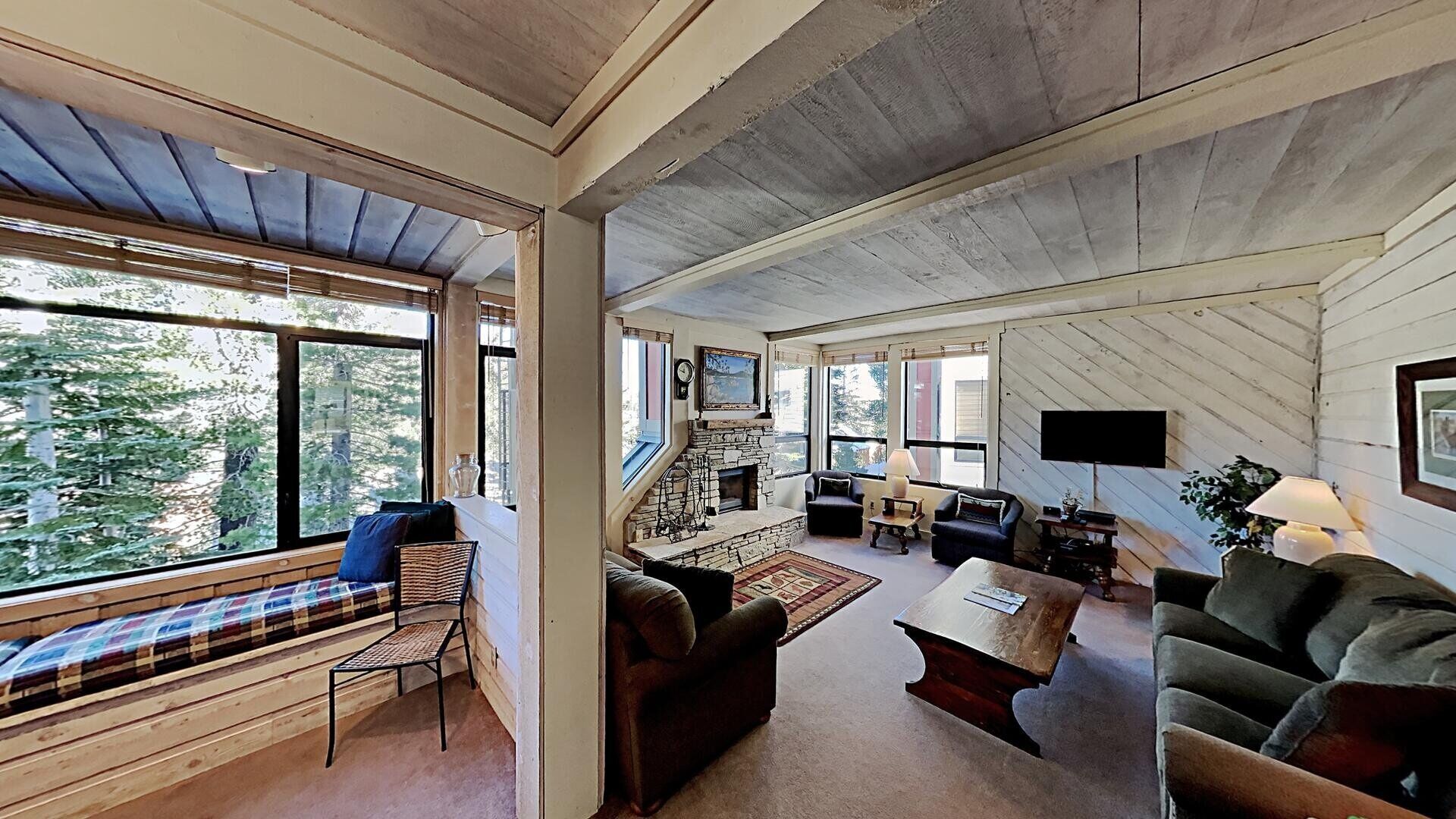 Condo, 2 Bedrooms | Living area