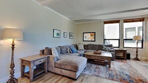 Condo, 2 Bedrooms | Living area