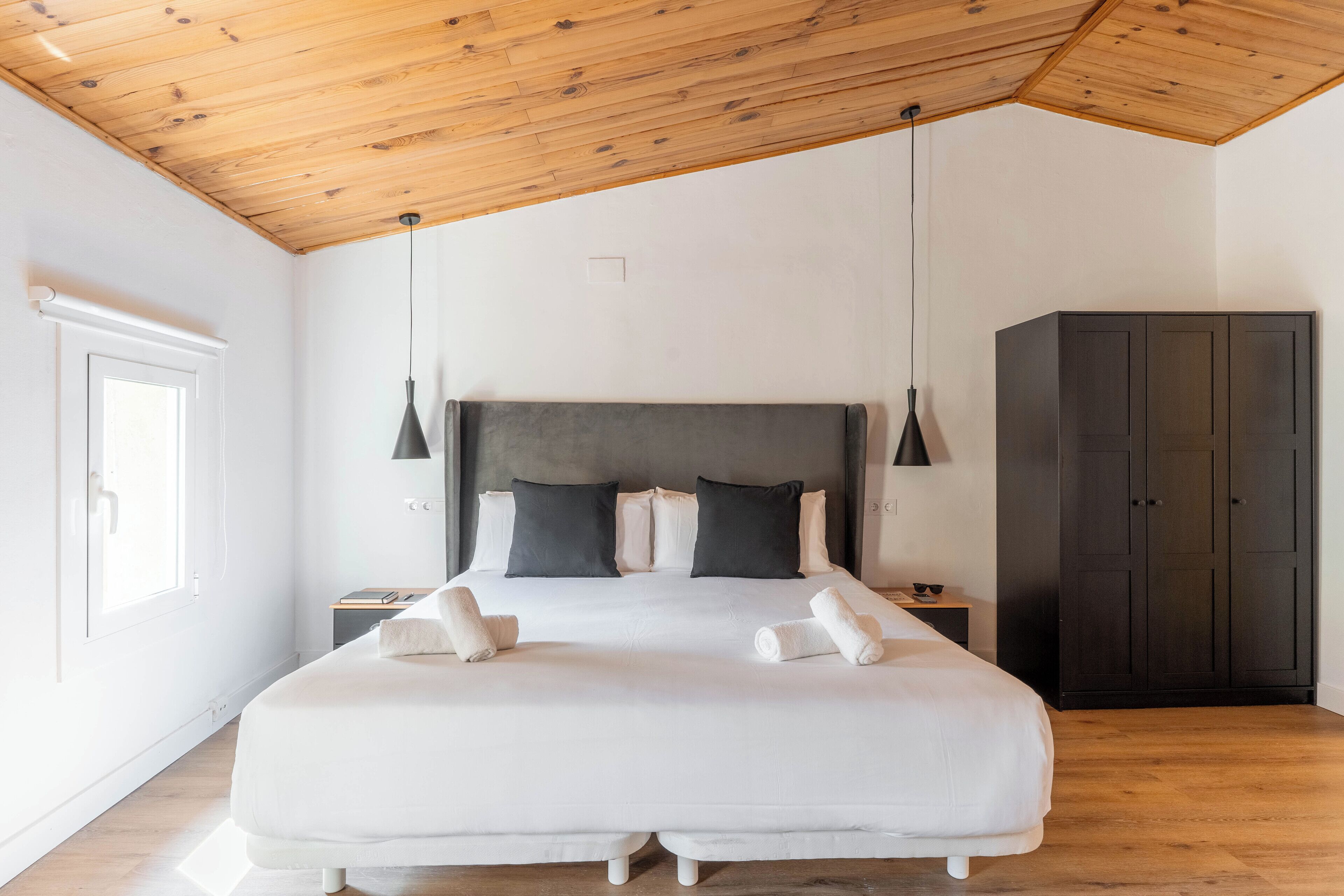 1 slaapkamer, een kluis op de kamer, verduisterende gordijnen