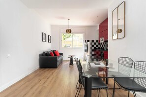 Deluxe Duplex, 1 Bedroom | Living area | Smart TV - Guifré Apartment (Badalona)