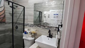 Deluxe Apartment, 2 Bedrooms, Hill View | Bathroom | Shower, hair dryer, towels, soap
