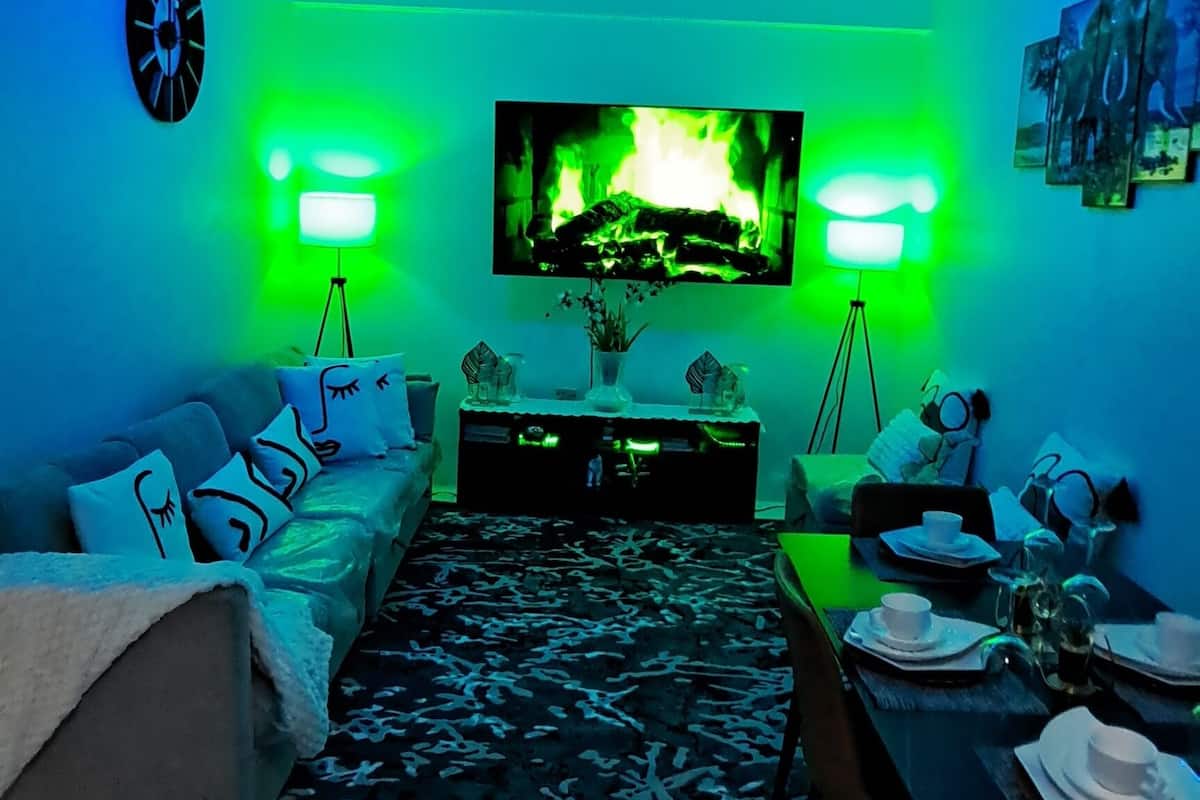 Deluxe Apartment, Hill View | Living area