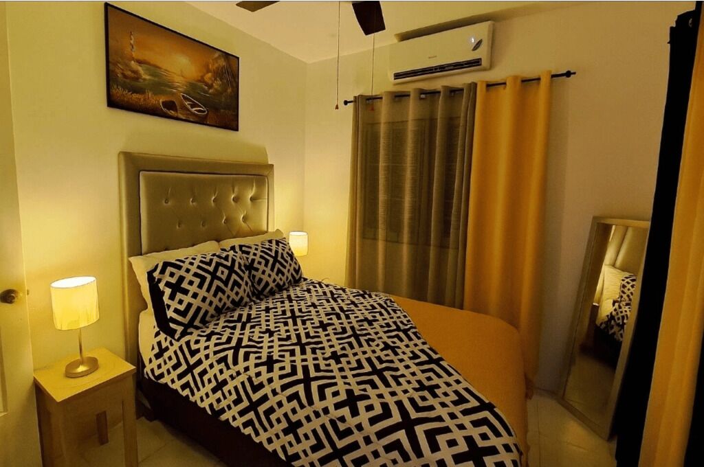 Departamento Deluxe, 2 habitaciones, vista a la colina | Caja de seguridad en la habitación y decoración personalizada 