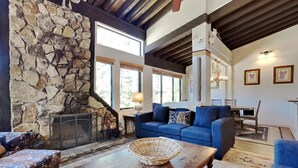 Condo, 4 Bedrooms | Living area - Fantastic 3 Bedroom Condo with Great Views and Quiet Slopeside Location! 3 Condo (Mammoth Lakes)