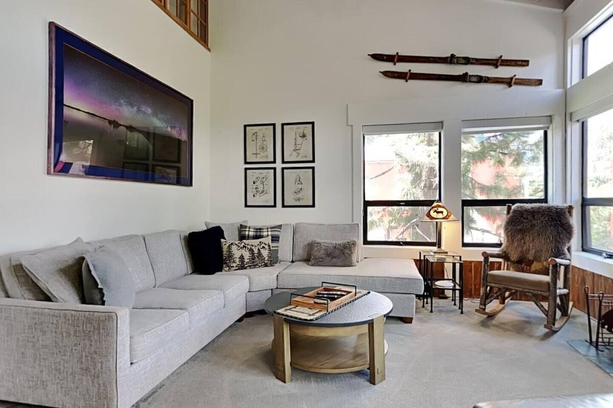 Condo, 4 Bedrooms | Living area