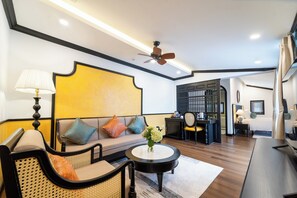 Luxury Suite, Balcony, City View | Living area | 42-inch flat-screen TV with cable channels - Yzistel (Da Nang)