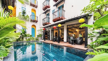 Kolam renang outdoor