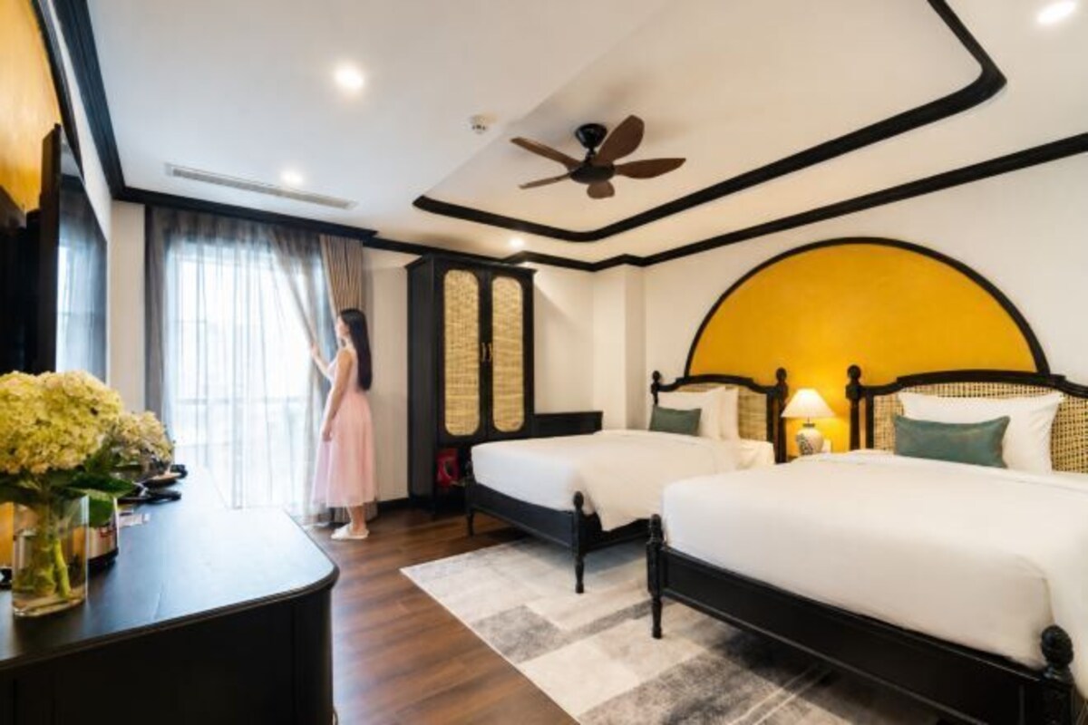 Premium bedding, down duvets, free minibar, in-room safe