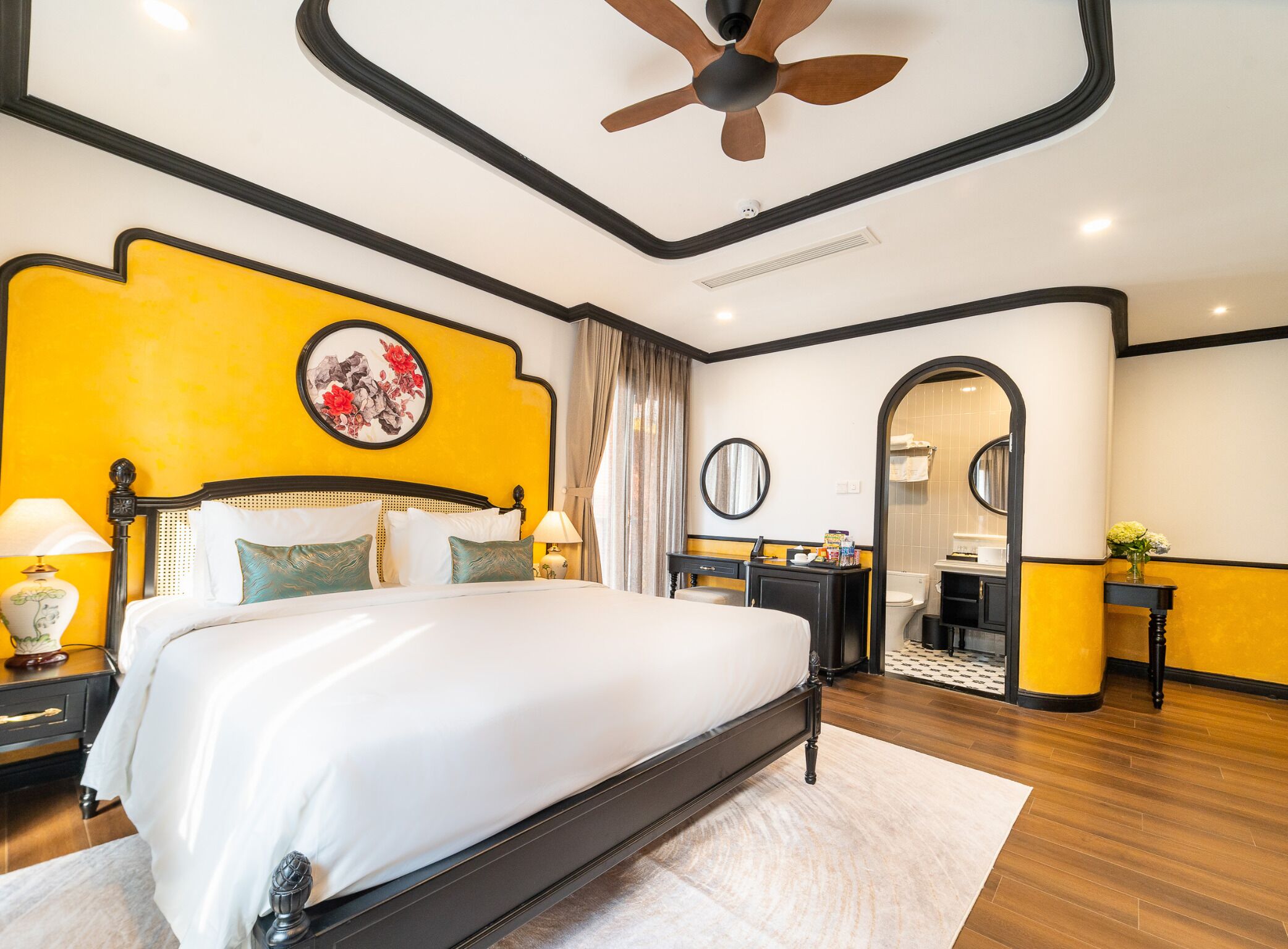 Dobbeltrom – deluxe, 1 kingsize-seng, ikke-røyk, bassengutsikt | Sengetøy av topp kvalitet, dundyner og minibar (inkludert)