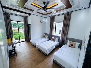 컴포트 빌라, 마당 전망 | 8 개의 침실, 오리/거위털 이불, 책상, 암막 커튼