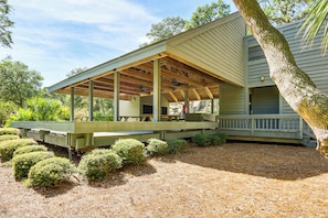 Terrace/patio - Walk to Community Beach: Coastal Carolina Condo (Hilton Head Island)
