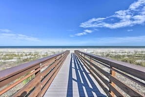 Beach nearby - Walk to Community Beach: Coastal Carolina Condo (Hilton Head Island)