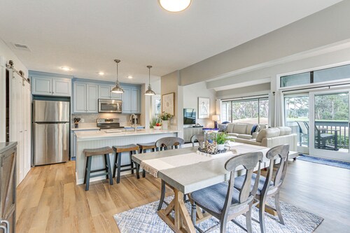 Walk to Community Beach: Coastal Carolina Condo