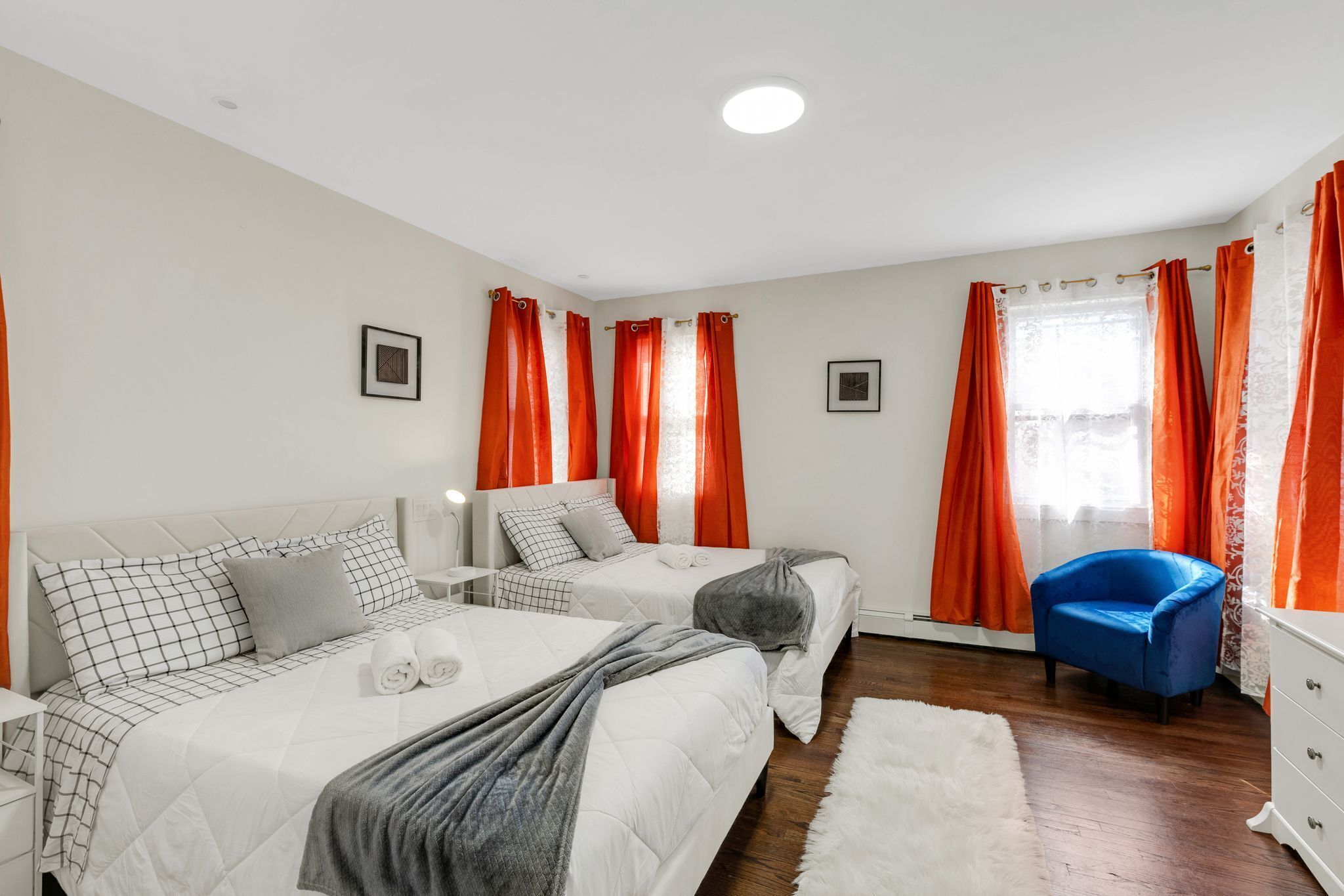 5 bedrooms, iron/ironing board, WiFi, bed sheets