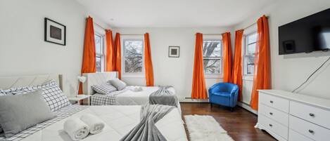 5 bedrooms, iron/ironing board, WiFi, bed sheets