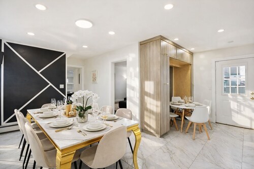 Capacity for 20 people near the airport