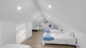 5 bedrooms, iron/ironing board, WiFi, bed sheets