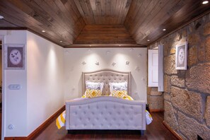 4 bedrooms, WiFi, bed sheets
