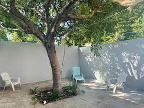 บ้านพัก, 2 ห้องนอน, พร้อมสิ่งอำนวยความสะดวกสำหรับผู้พิการ, สูบบุหรี่ได้ | ลานระเบียง/นอกชาน