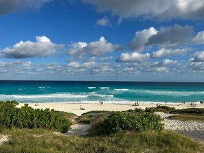 Beach - Paradise Awaits in This Seaside Escape! (Puerto Morelos)