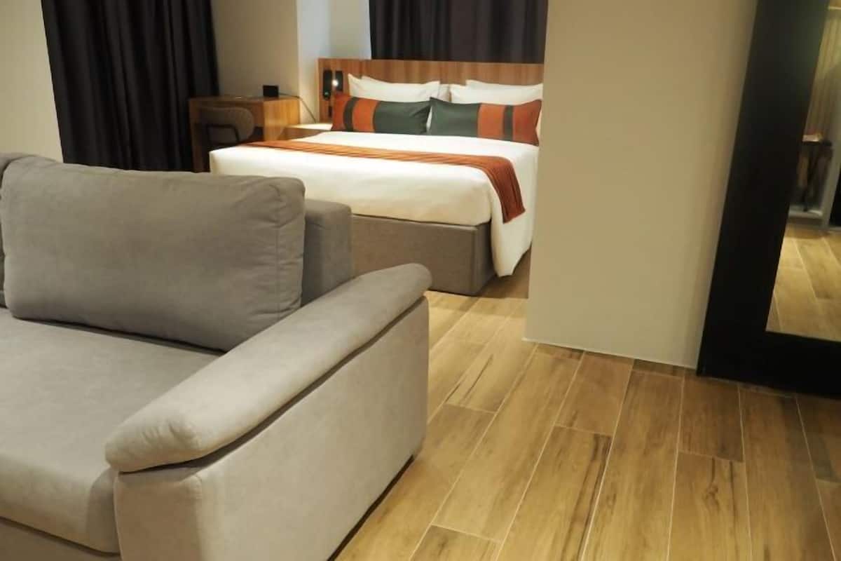 2 bedrooms, minibar, in-room safe, iron/ironing board