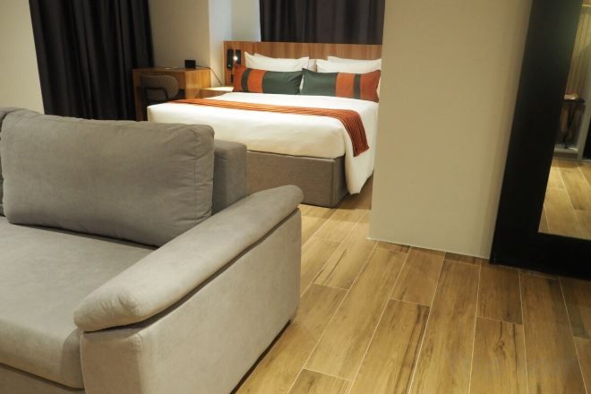 Minibar, coffres-forts dans les chambres, fer et planche à repasser