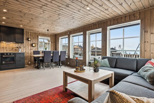 Cabin, 2 Bedrooms, Accessible, Terrace | Living room