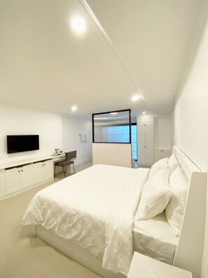 Deluxe-rum - 1 kingsize-säng - icke-rökare - privat badrum | 2 sovrum, skrivbord, arbetsyta för laptop och gratis wi-fi