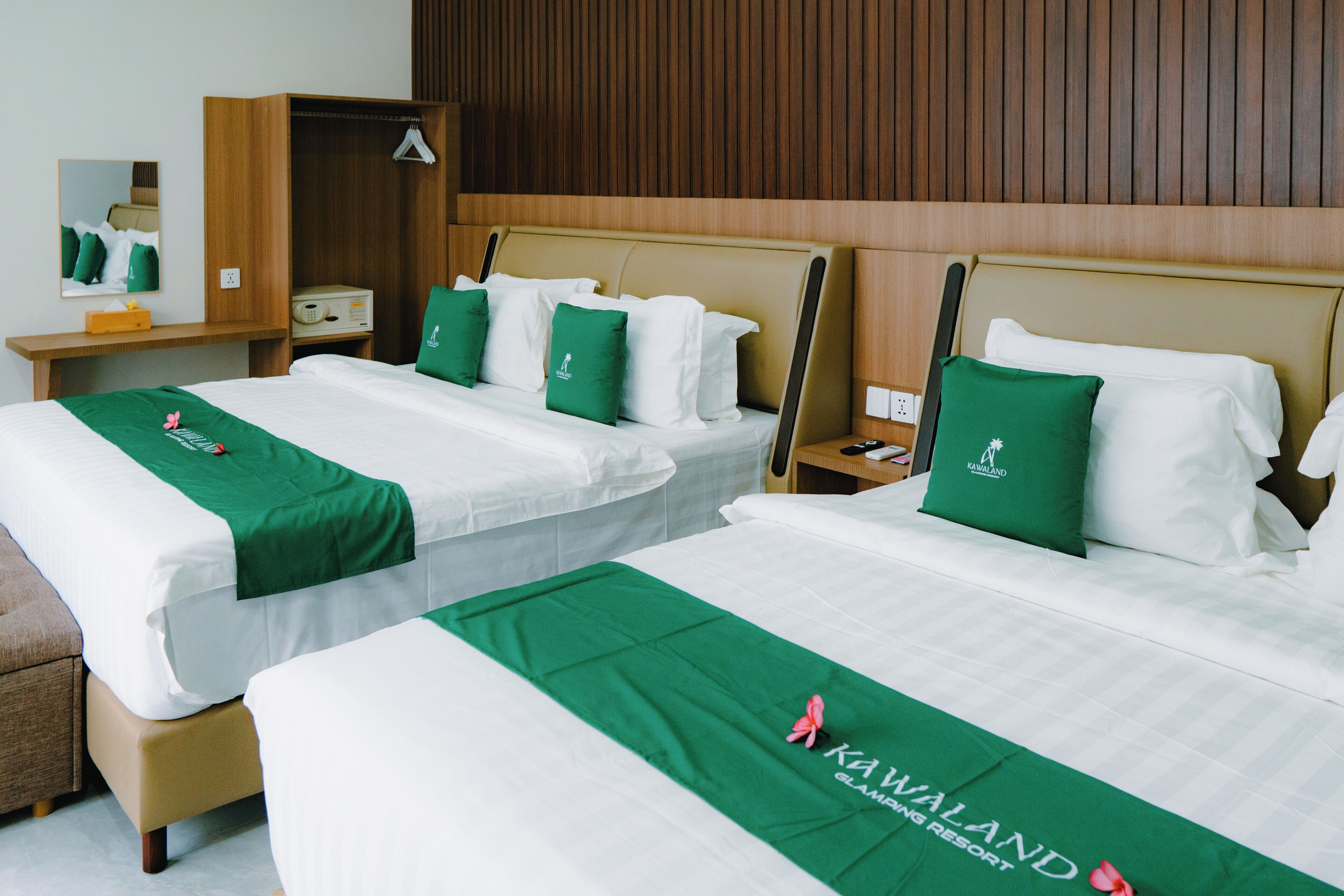 Habitación ejecutiva con 2 camas individuales | Minibar, escritorio, wifi gratis y ropa de cama