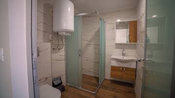 Standard Room, Partial Sea View | Bathroom | Shower, free toiletries, hair dryer, slippers