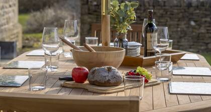 Beautifully presented dog friendly - Cotswold Cottage