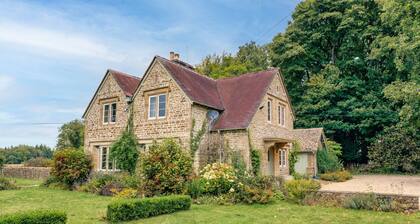 Beautifully presented dog friendly - Cotswold Cottage