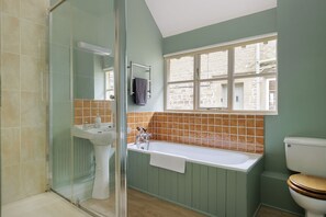 Shower, hair dryer - Beautifully presented dog friendly - Cotswold Cottage (Cirencester)