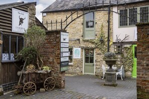 Exterior - Beautiful dog friendly holiday apartment - Bakers Flat (Cirencester)