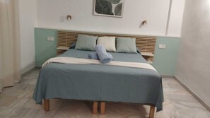 2 bedrooms, iron/ironing board, Internet, bed sheets