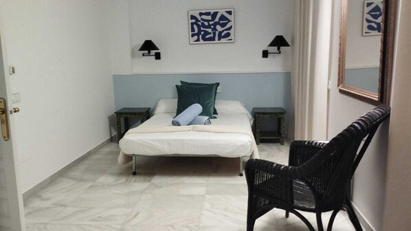 2 bedrooms, iron/ironing board, internet, bed sheets