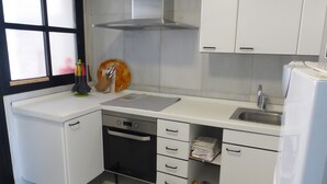 Kaffetrakter/tekoker, kjøleskap, mikrobølgeovn og ovn