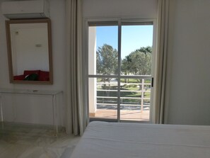 2 bedrooms, iron/ironing board, Internet, bed sheets