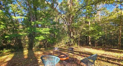 Refreshing home with WiFi, AC, fireplace in marvelous Heart of Yadkin Valley