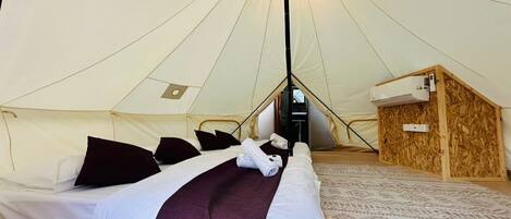 Habitación cuádruple Deluxe | Ropa de cama