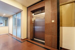 Lift - Treebo Classic Highway Side (Thiruvananthapuram)