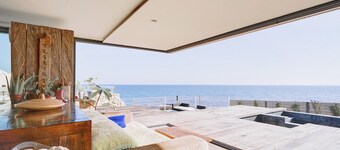 Villa niche dans une calanque accès mer privatif