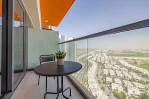 Apartment, Smoking
