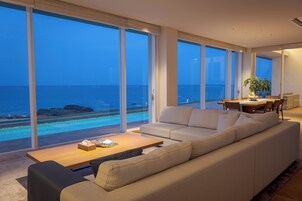 80-inch LCD TV with cable channels, Netflix, books