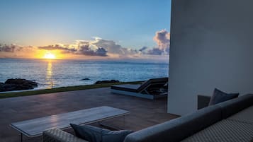 Luxury Villa | Terrace/patio