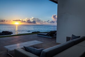 Luxury Villa | Terrace/patio