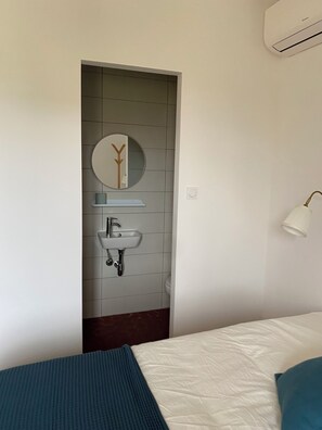3 bedrooms, iron/ironing board, travel cot, WiFi