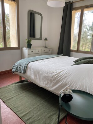 3 bedrooms, iron/ironing board, travel cot, WiFi - A FAMILY HOME IN PROVENCE: LA BONNE AVENTURE (Saint-Mitre-les-Remparts)