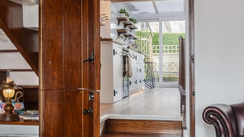 Burn Cottage -  Hot Tub - Dogs welcome