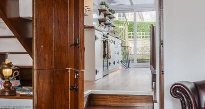 Burn Cottage - Hot Tub - Dogs welcome